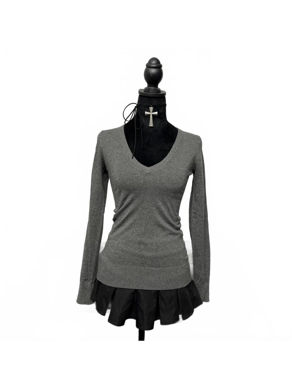 Y2K Twik Simons Sz Xs Grey V Neck Fitted Sweater Twilight 2000s Fall Coquette